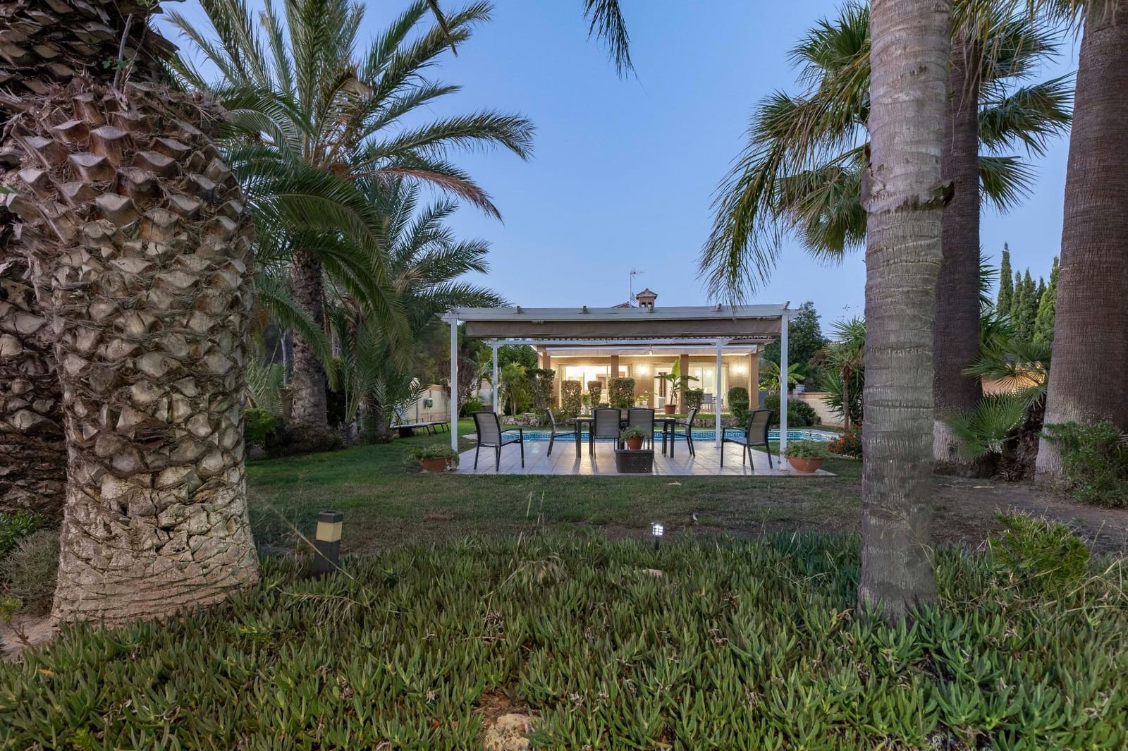 5 soverom Villa til salgs i L'Eliana med svømmebasseng garasje - € 1 100 000 (Ref: 9176600)