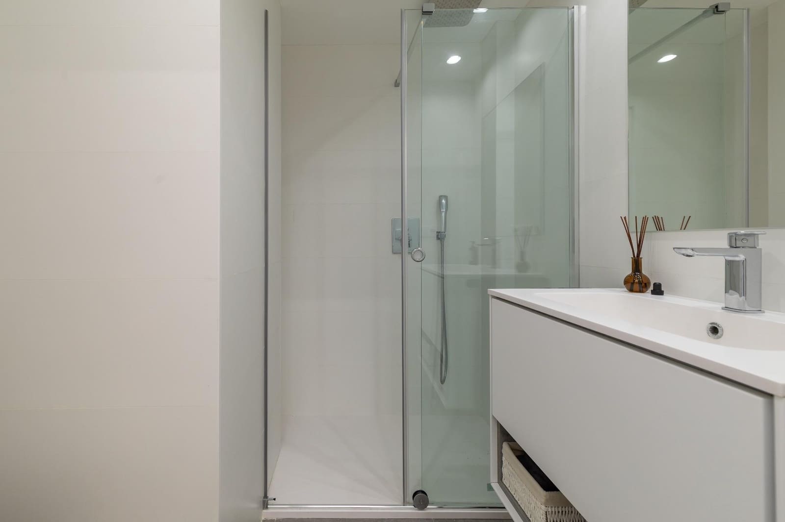 3 makuuhuone Asunto vuokrattavana paikassa Valencia kaupunki - 2 400 € (Ref: 9285135)