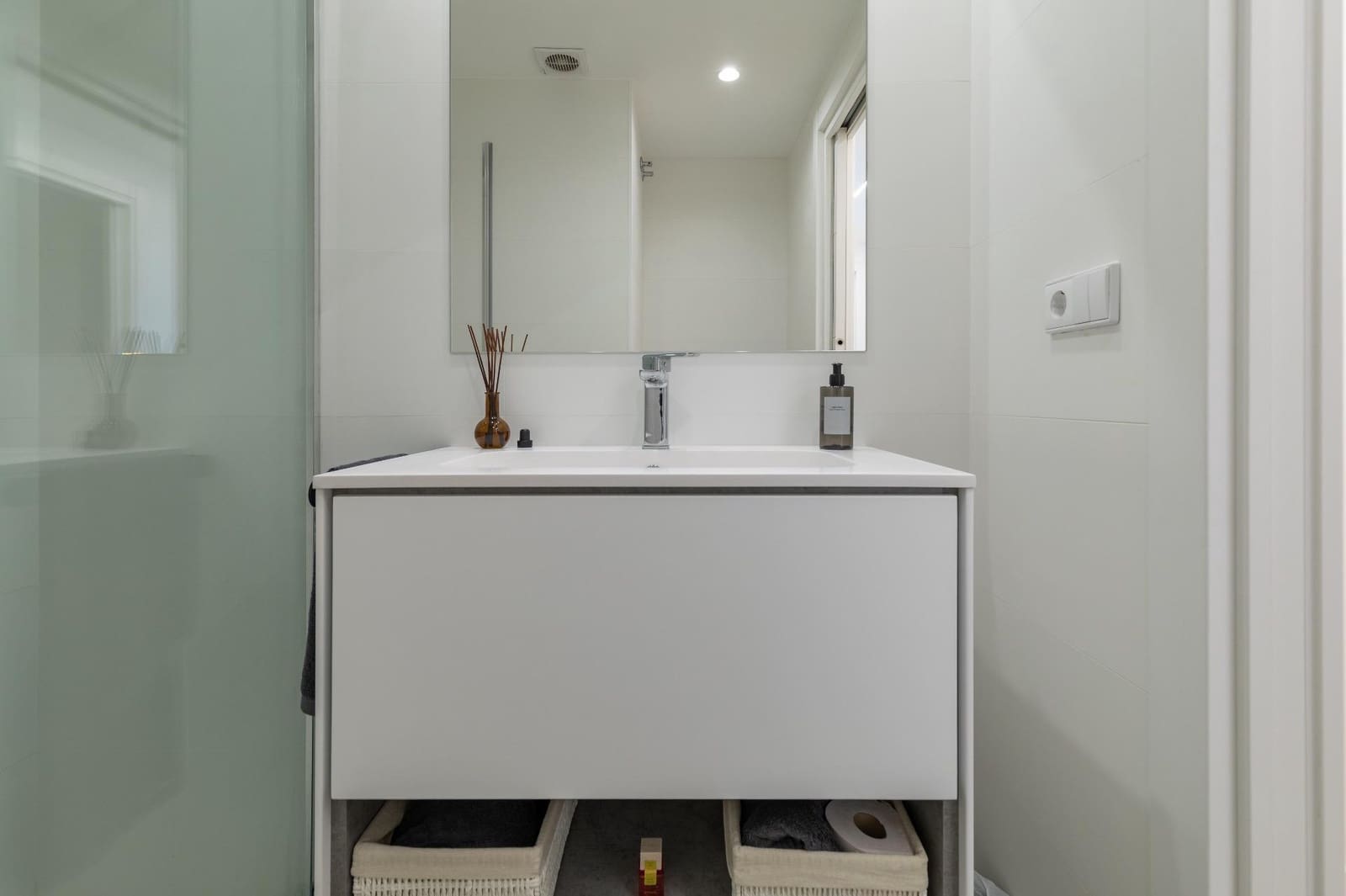 3 makuuhuone Asunto vuokrattavana paikassa Valencia kaupunki - 2 400 € (Ref: 9285135)