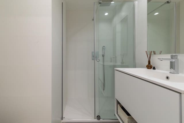 Appartement de 3 chambres à louer à El Pla del Remei, Valence ville - 2 400 € (Ref: 9285135)