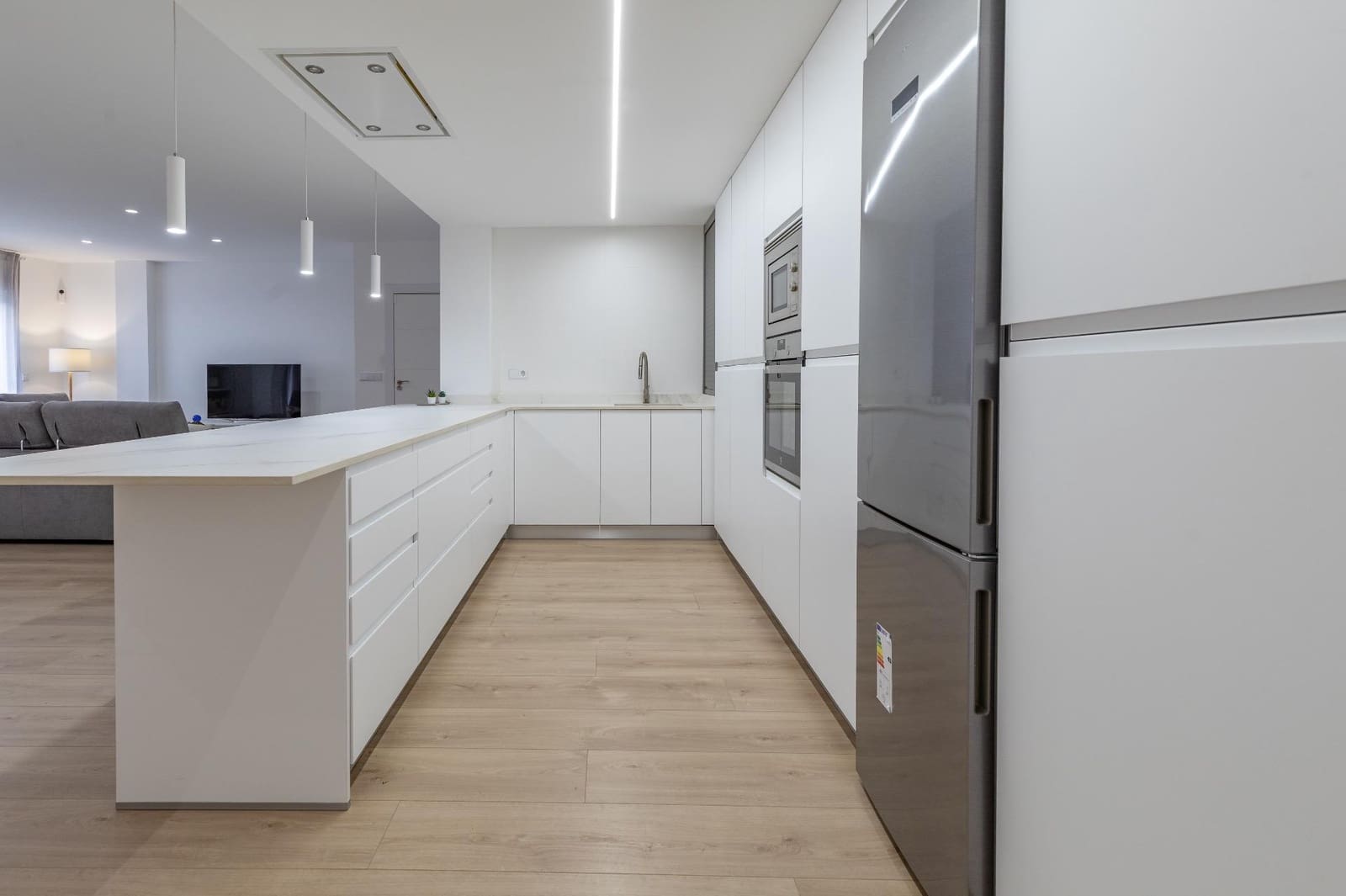 3 makuuhuone Asunto vuokrattavana paikassa Valencia kaupunki - 2 400 € (Ref: 9285135)