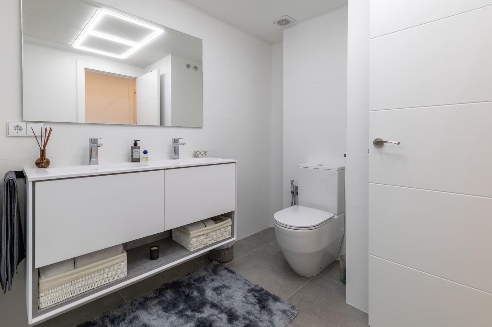 3 makuuhuone Asunto vuokrattavana paikassa Valencia kaupunki - 2 400 € (Ref: 9285135)