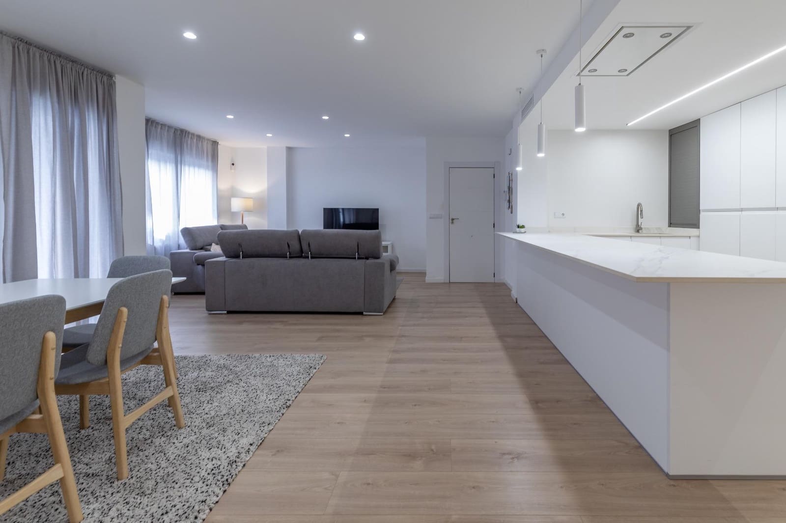 3 makuuhuone Asunto vuokrattavana paikassa Valencia kaupunki - 2 400 € (Ref: 9285135)