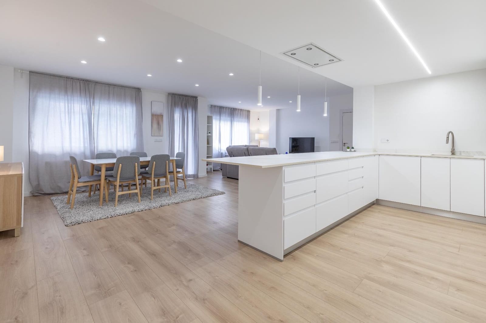 3 makuuhuone Asunto vuokrattavana paikassa Valencia kaupunki - 2 400 € (Ref: 9285135)