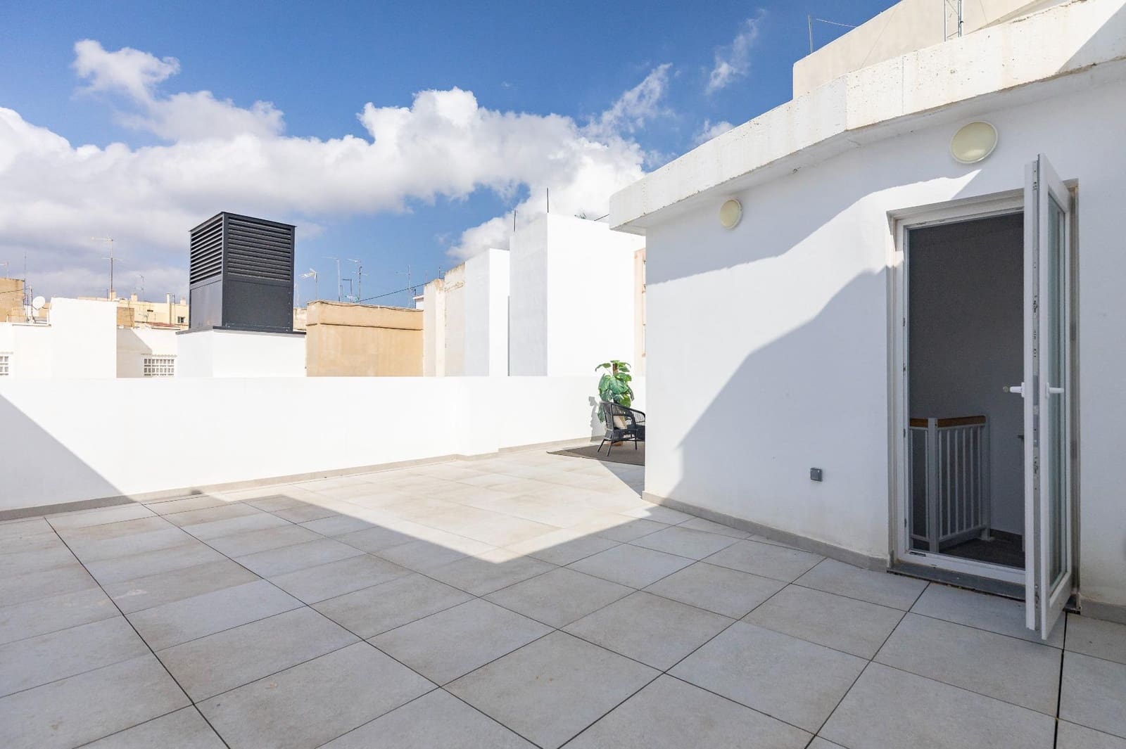 2 soveværelse Penthouse til salg i Manises med swimmingpool - € 240.000 (Ref: 9285136)