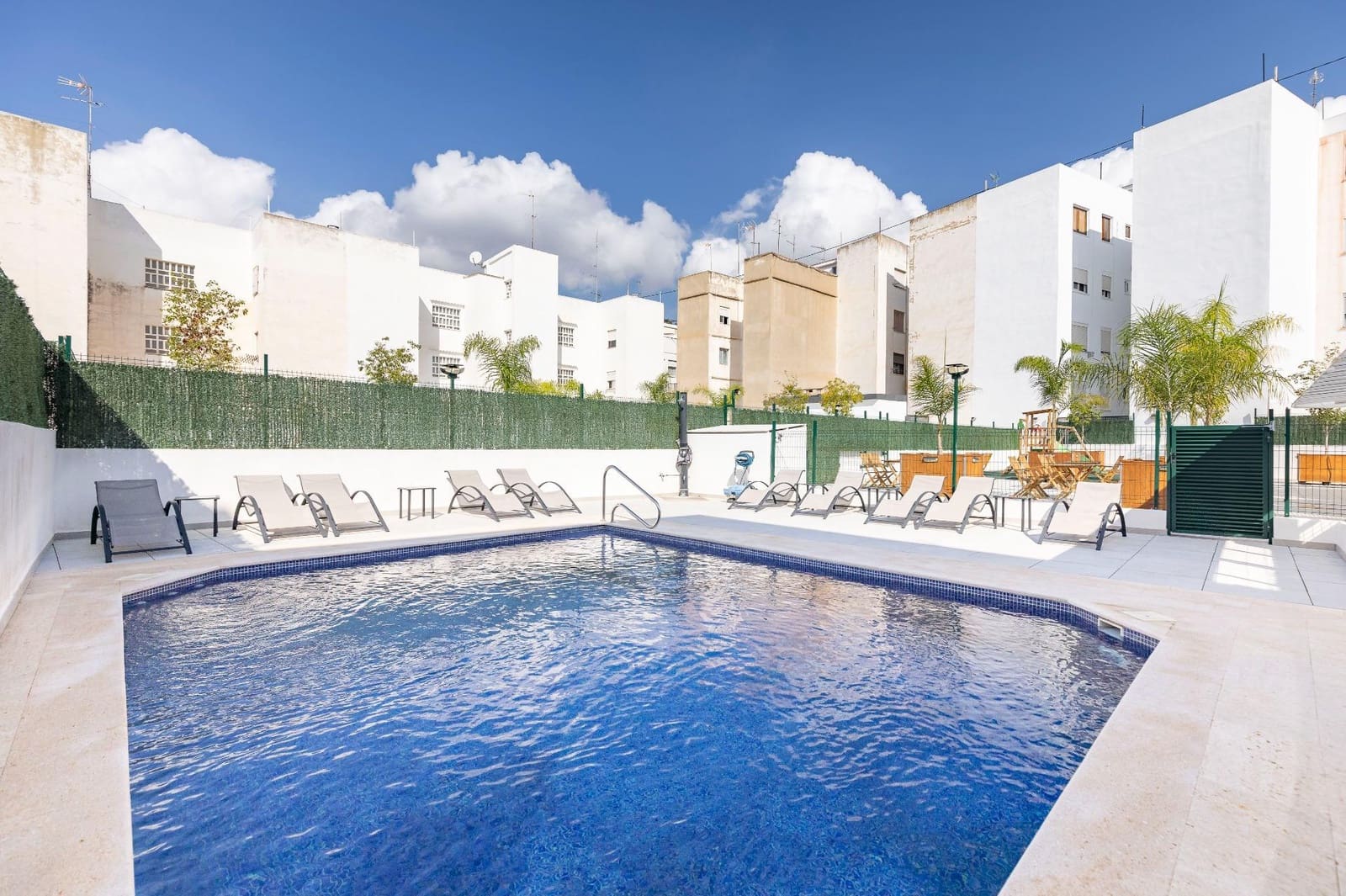 2 soveværelse Penthouse til salg i Manises med swimmingpool - € 240.000 (Ref: 9285136)