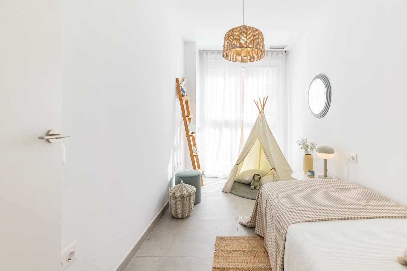 2 bedroom Flat for sale in Manises with pool - € 244,000 (Ref: 9321811)