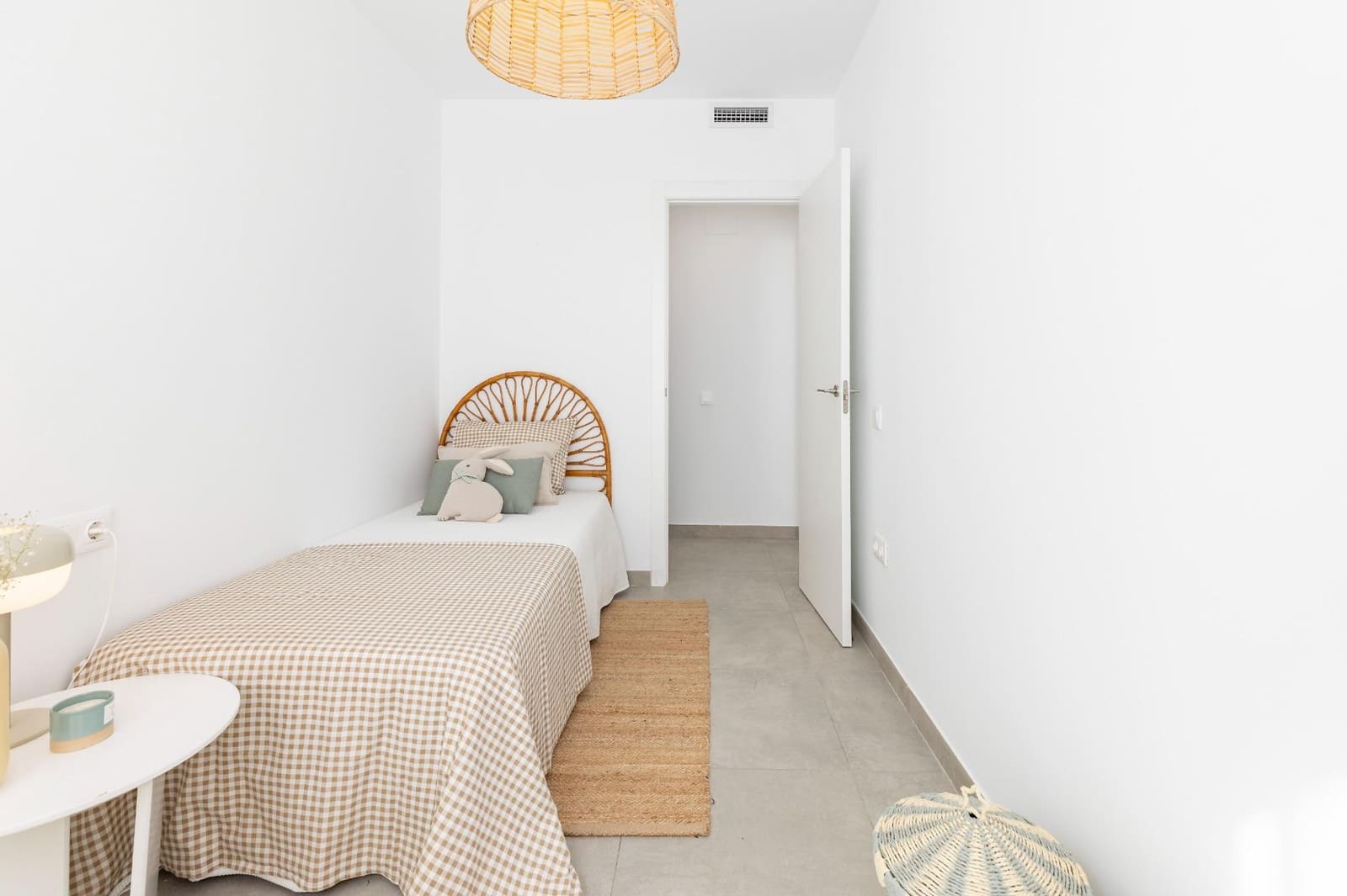 2 bedroom Flat for sale in Manises with pool - € 244,000 (Ref: 9321811)