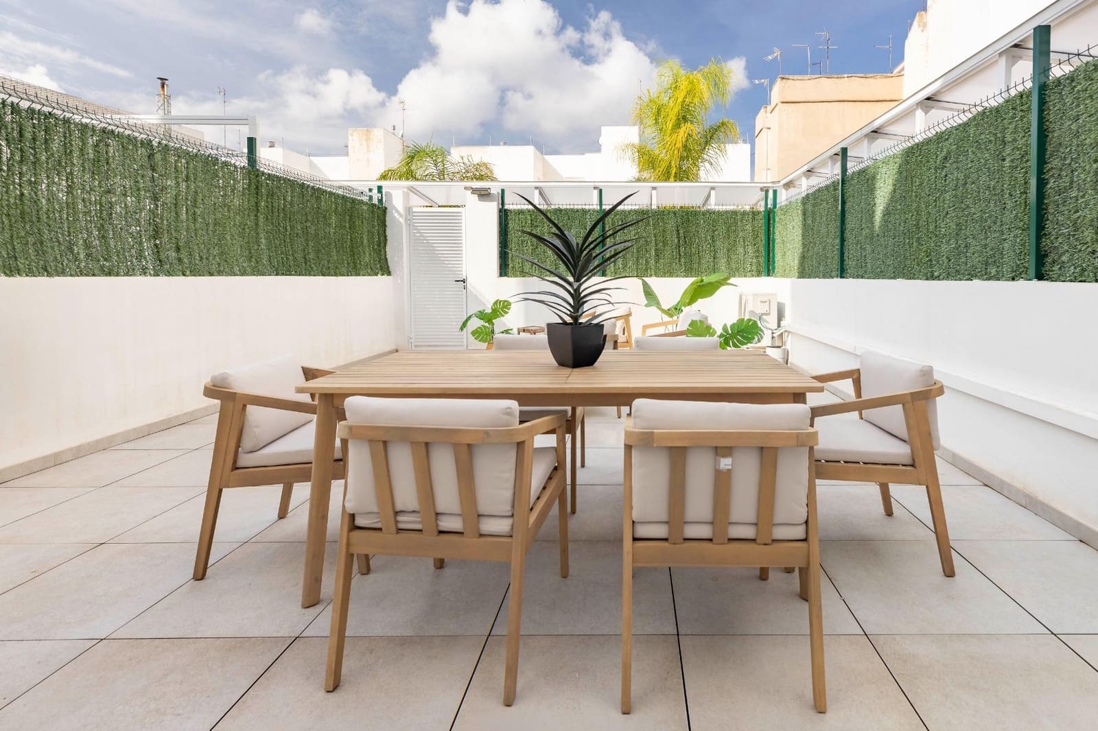 2 bedroom Flat for sale in Manises with pool - € 244,000 (Ref: 9321811)