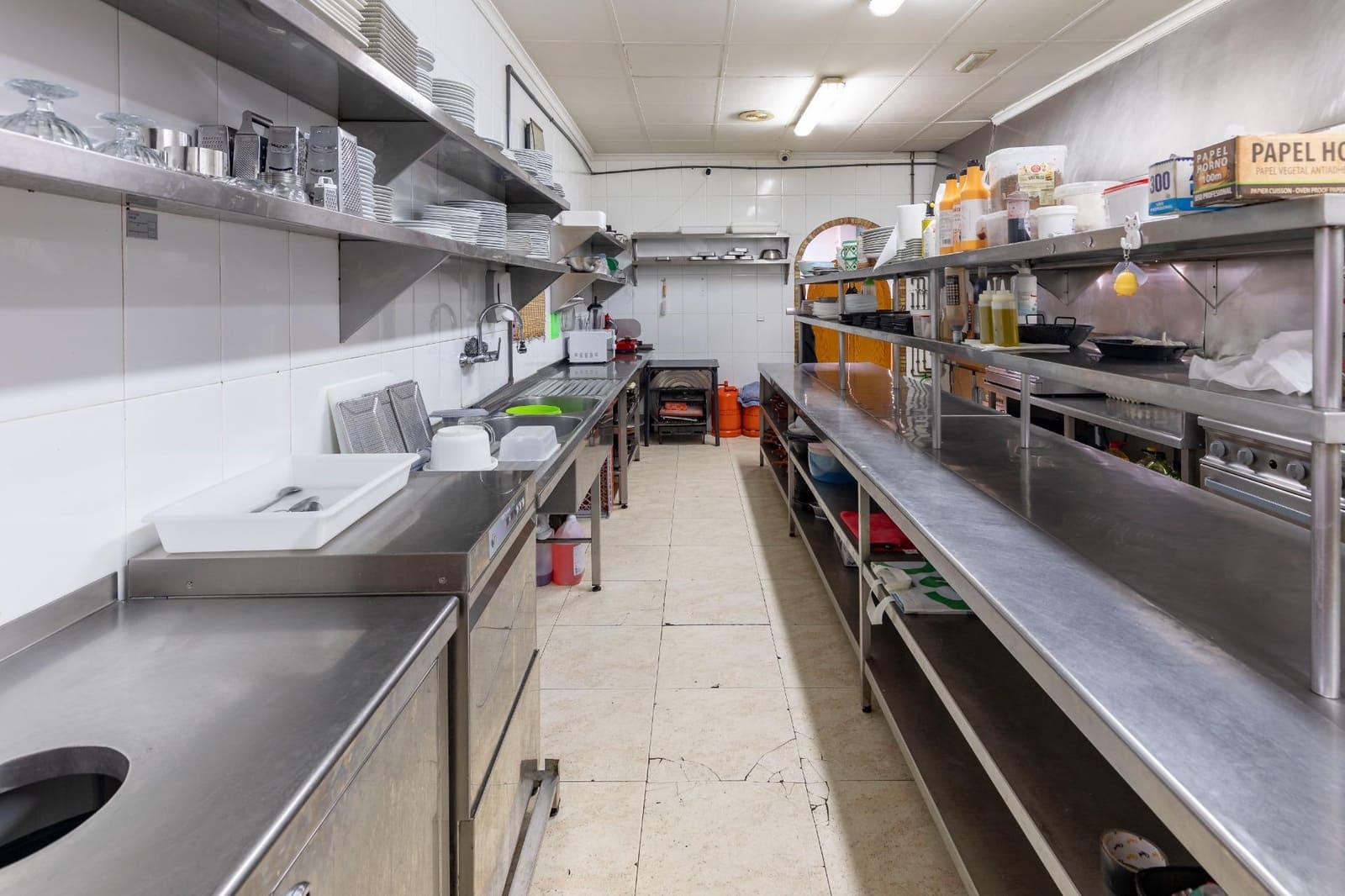 Företag att hyra i Lliria - 1 550 € (Ref: 9321814)