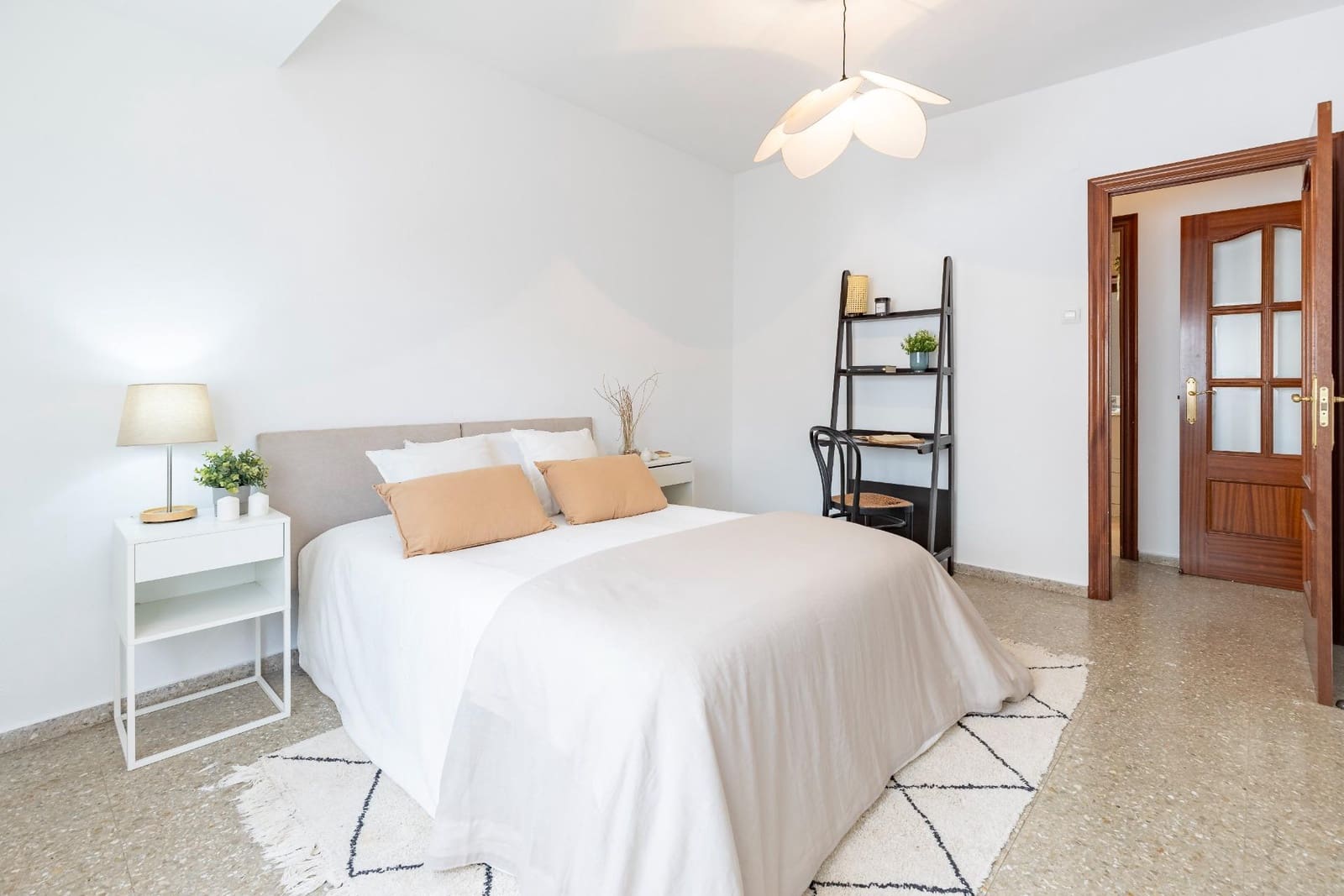 4 bedroom Flat for sale in Moncada - € 220,000 (Ref: 9390583)