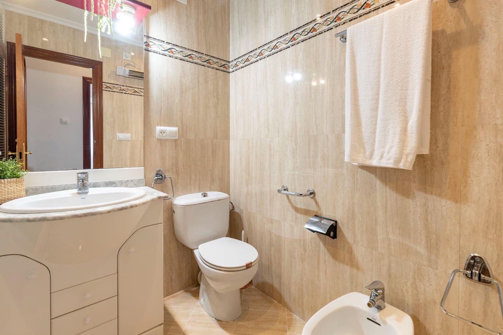 4 bedroom Flat for sale in Moncada - € 220,000 (Ref: 9390583)