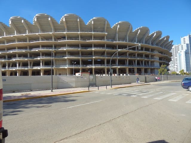 Commercial for sale in Benicalap, Valencia city - € 130,000 (Ref: 9396291)