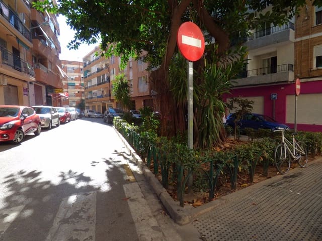 Commercial for sale in Benicalap, Valencia city - € 130,000 (Ref: 9396291)