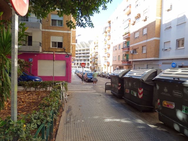Commercial for sale in Benicalap, Valencia city - € 130,000 (Ref: 9396291)
