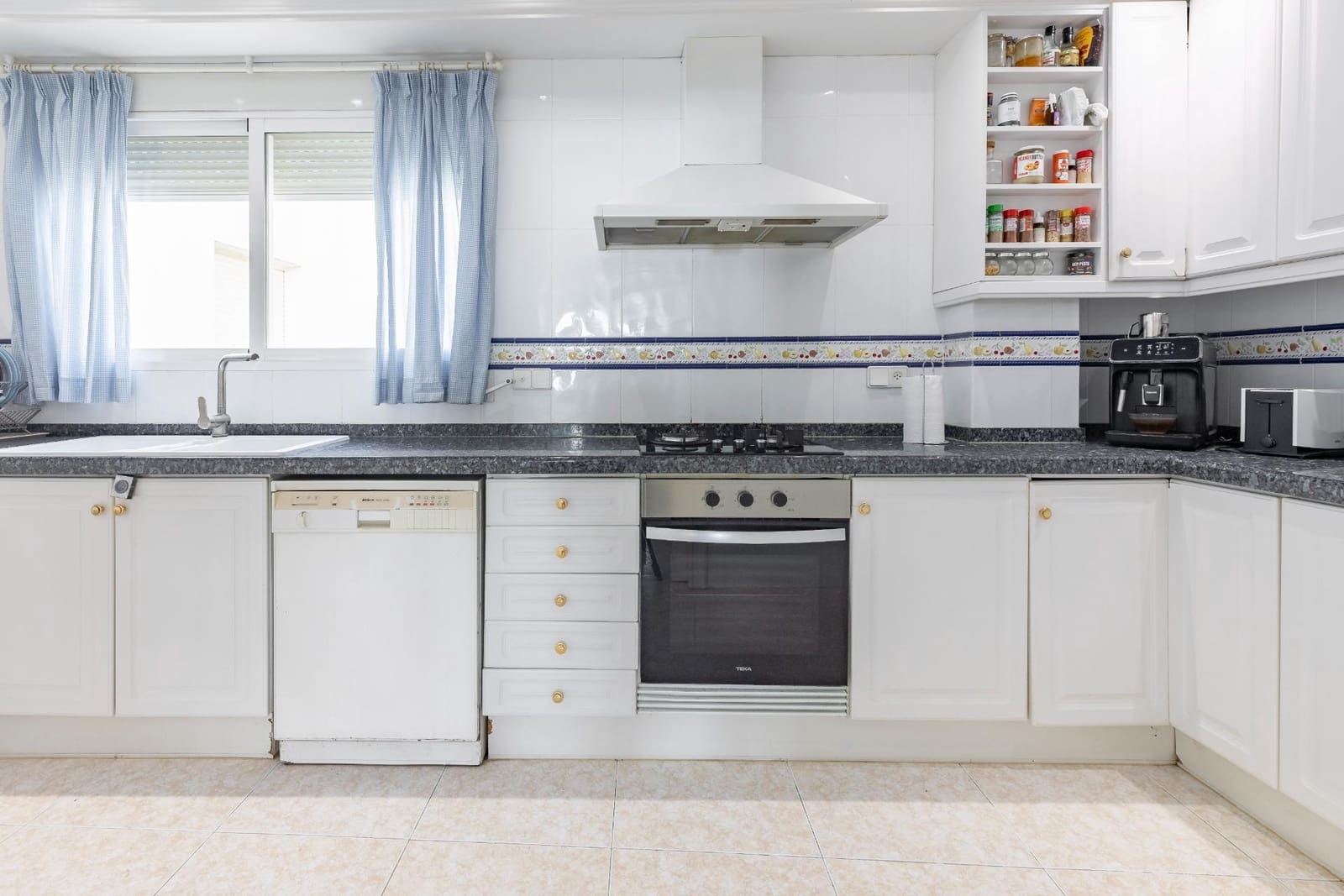 3 bedroom Flat for sale in Chilches - € 240,000 (Ref: 9396292)