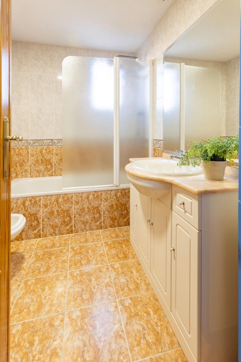 5 soveværelse Rækkehus til salg i San Antonio de Benageber med garage - € 342.000 (Ref: 9406652)