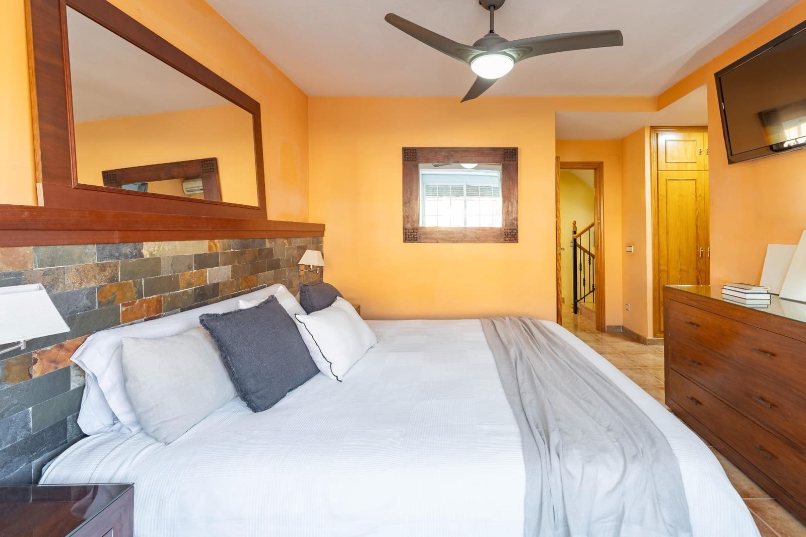 5 soveværelse Rækkehus til salg i San Antonio de Benageber med garage - € 342.000 (Ref: 9406652)