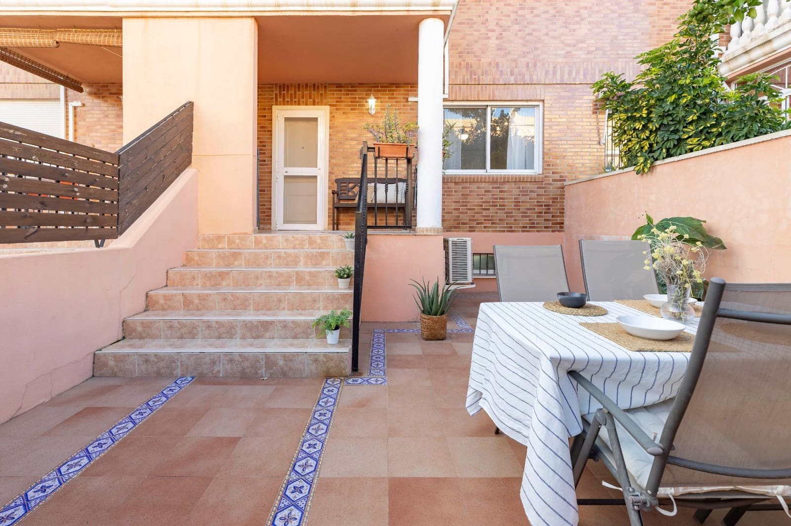 5 soveværelse Rækkehus til salg i San Antonio de Benageber med garage - € 342.000 (Ref: 9406652)