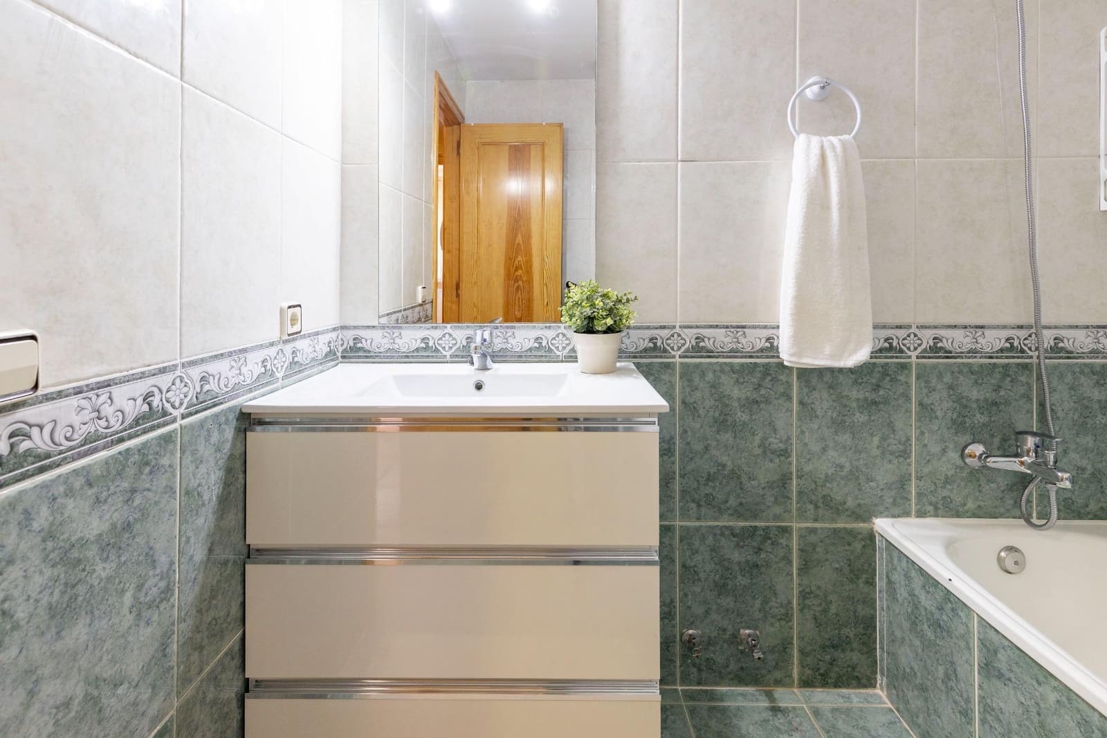 5 soveværelse Rækkehus til salg i San Antonio de Benageber med garage - € 342.000 (Ref: 9406652)