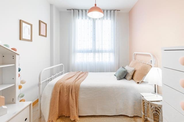 3 makuuhuone Asunto myytävänä paikassa Benicalap, Valencia kaupunki mukana 
autotalli - 315 000 € (Ref: 9422338)