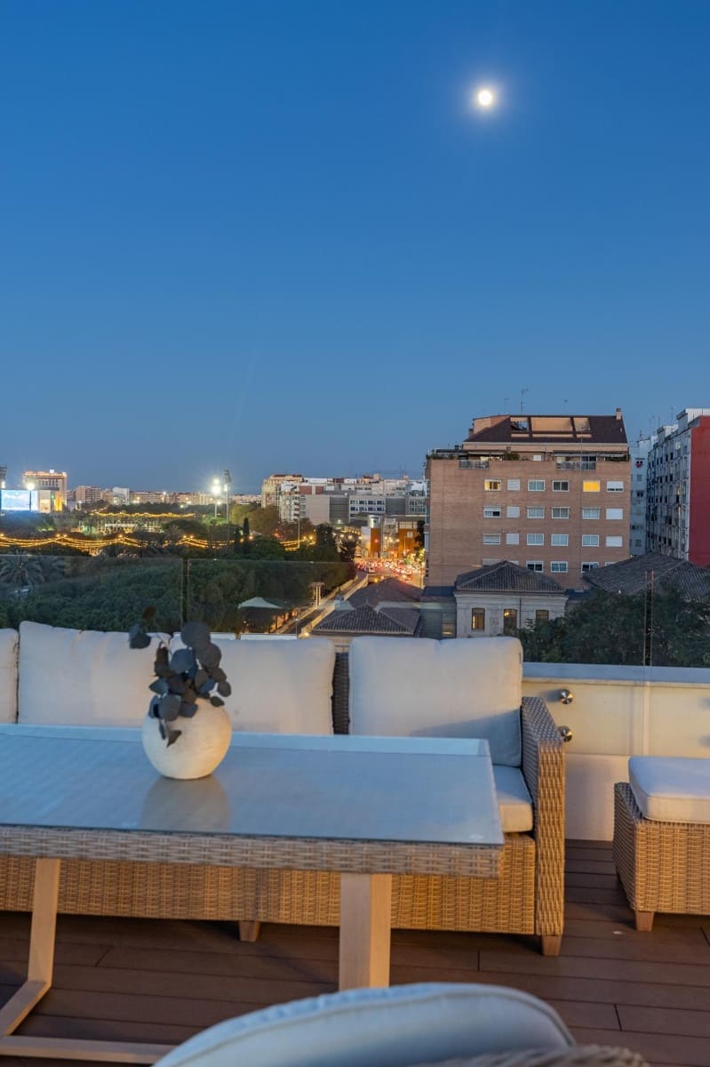 3 sypialnia Penthouse na sprzedaż w Miasto Walencja z garażem - 799 000 € (Ref: 9440270)