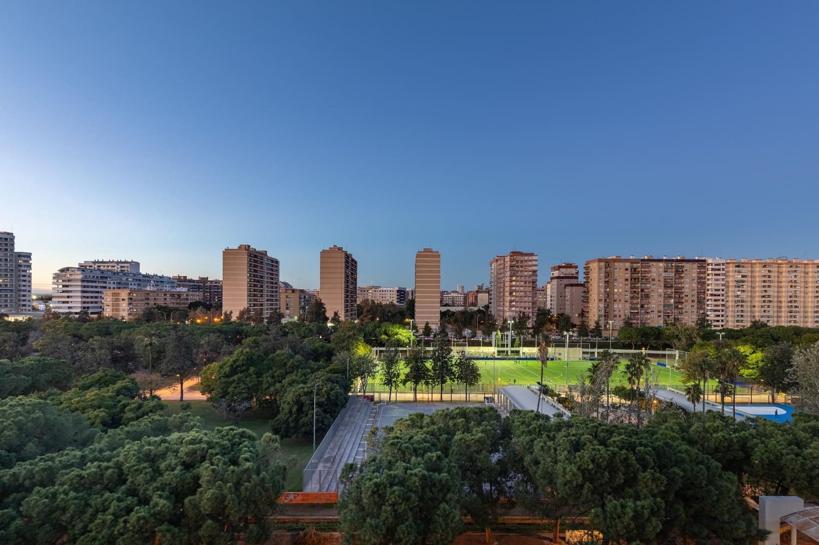 3 sypialnia Penthouse na sprzedaż w Miasto Walencja z garażem - 799 000 € (Ref: 9440270)