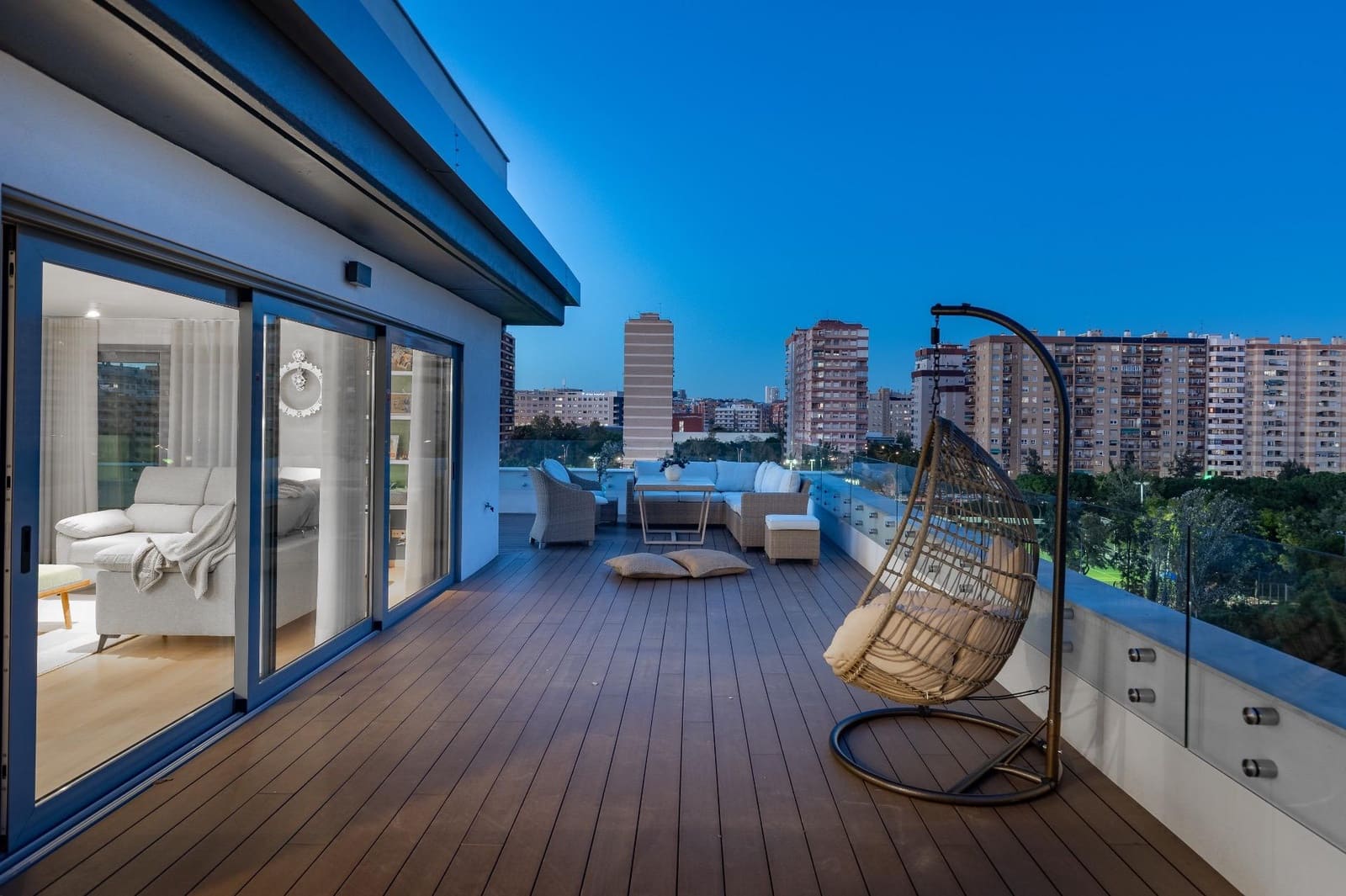 3 sypialnia Penthouse na sprzedaż w Miasto Walencja z garażem - 799 000 € (Ref: 9440270)