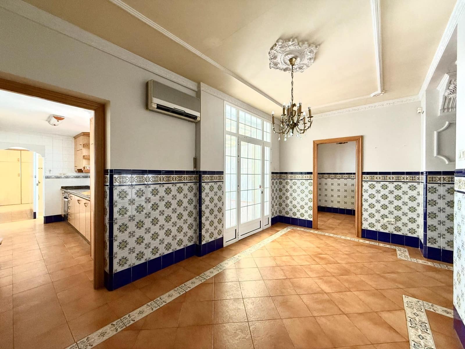 5 sypialnia Dom do wynajęcia w Miasto Walencja z garażem - 1 400 € (Ref: 9452863)