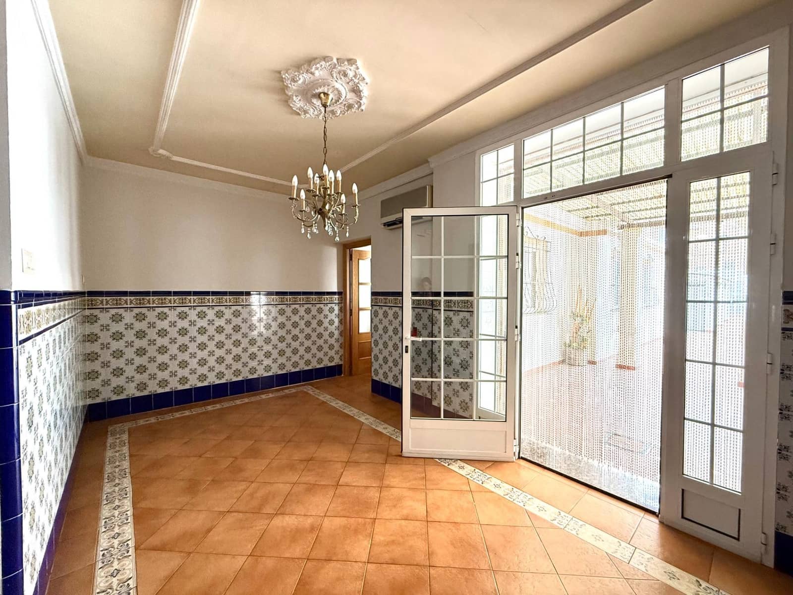 5 sypialnia Dom do wynajęcia w Miasto Walencja z garażem - 1 400 € (Ref: 9452863)