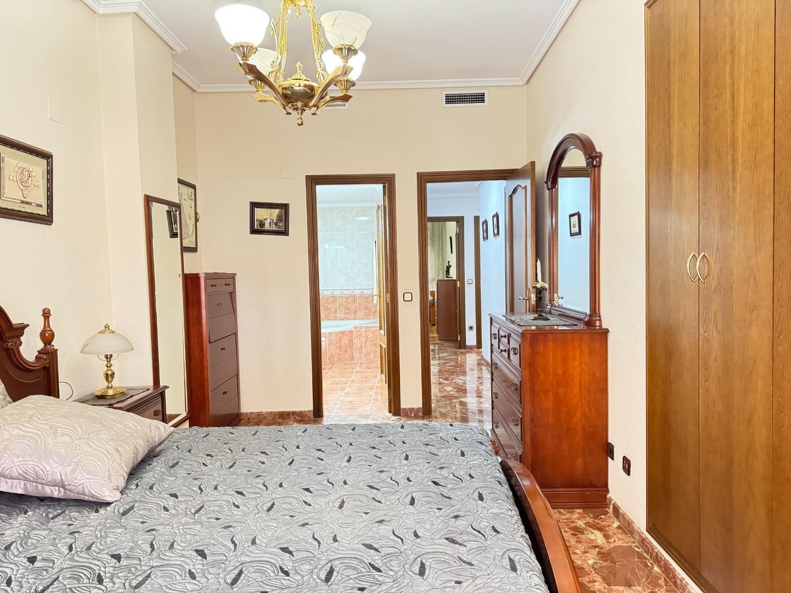 4 soverom Leilighet til leie i Valencia by med garasje - € 1 500 (Ref: 9497582)