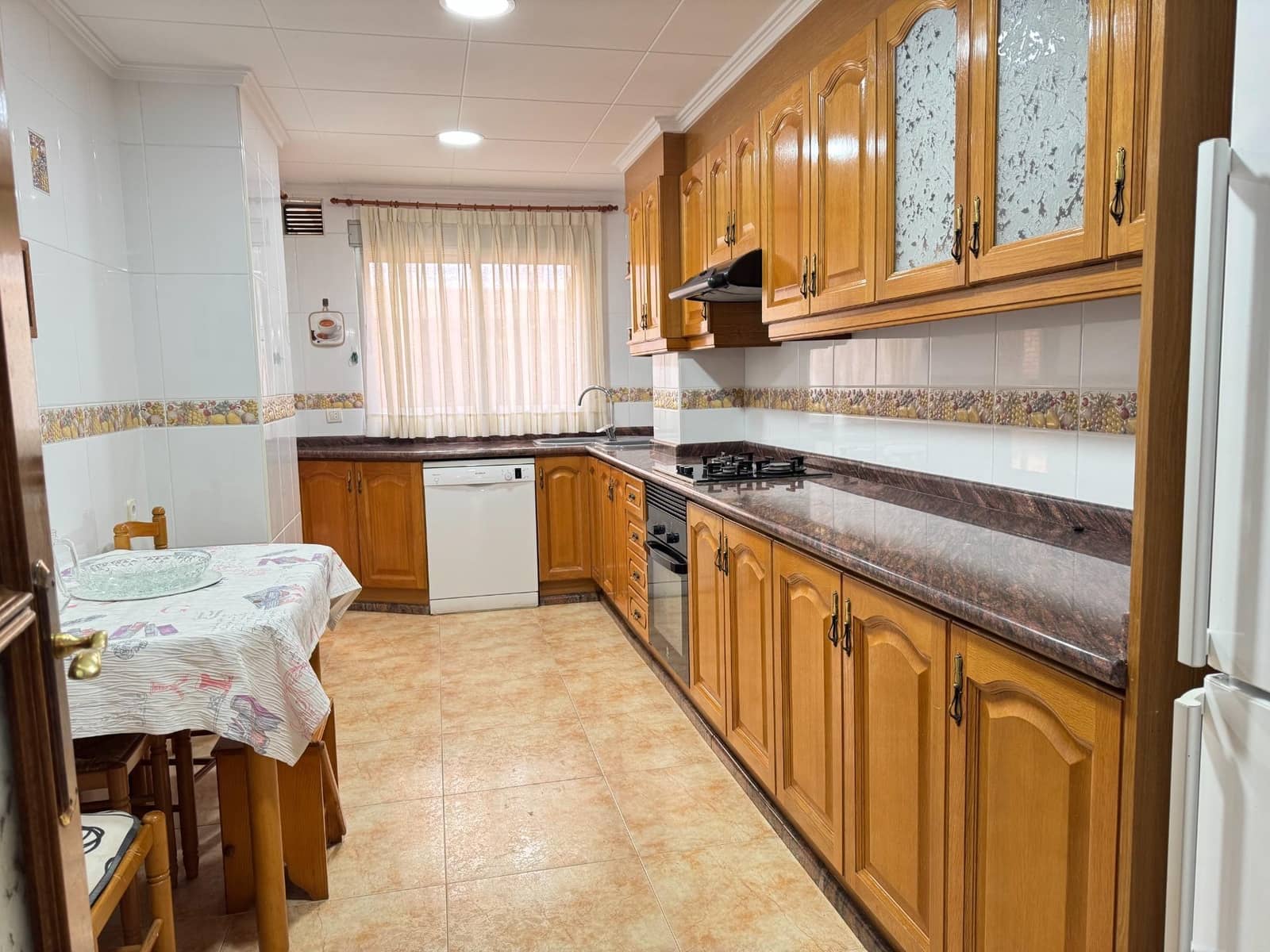 4 soverom Leilighet til leie i Valencia by med garasje - € 1 500 (Ref: 9497582)