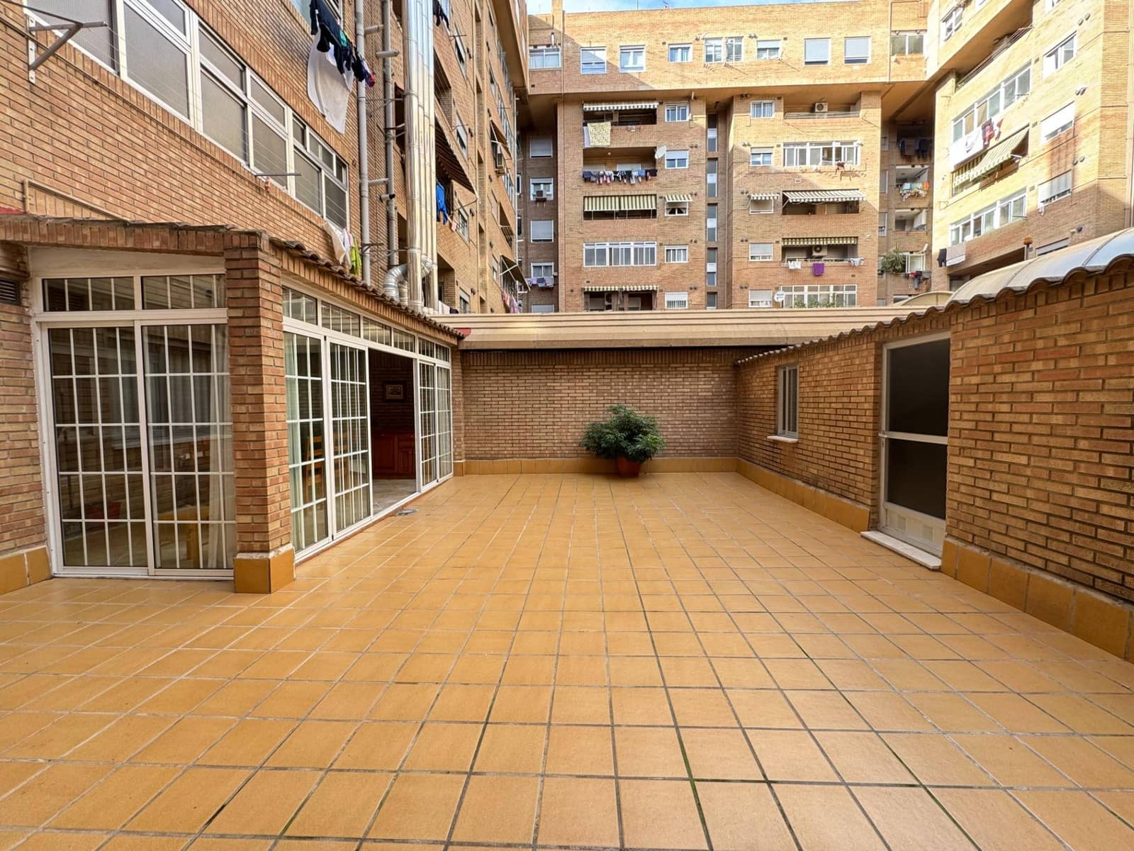 4 soverom Leilighet til leie i Valencia by med garasje - € 1 500 (Ref: 9497582)