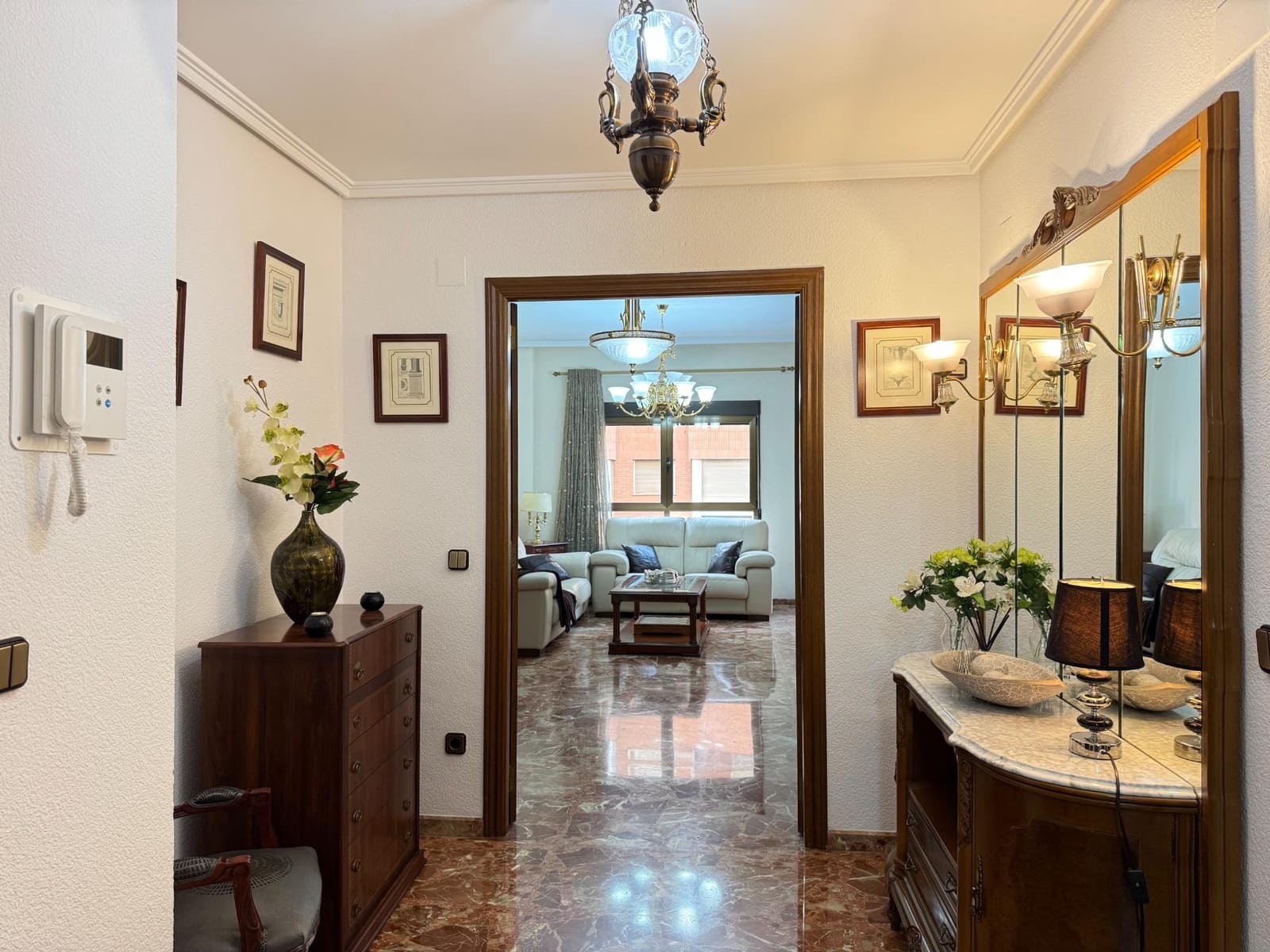 4 soverom Leilighet til leie i Valencia by med garasje - € 1 500 (Ref: 9497582)