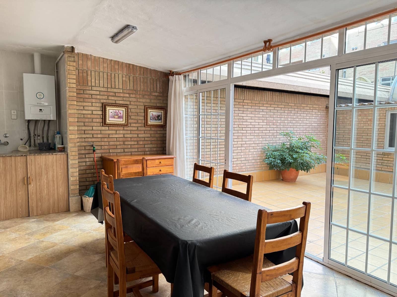 4 soverom Leilighet til leie i Valencia by med garasje - € 1 500 (Ref: 9497582)