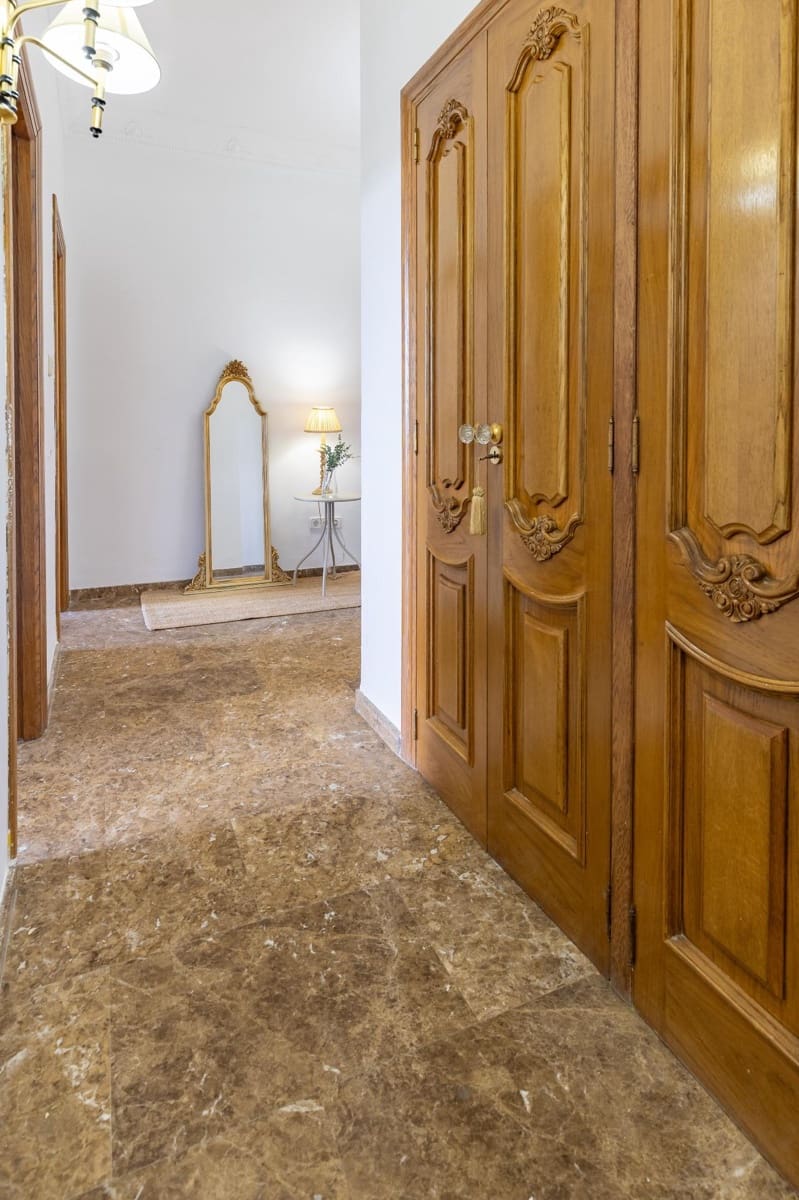 7 soverom Villa til salgs i Requena med svømmebasseng garasje - € 525 000 (Ref: 9519260)