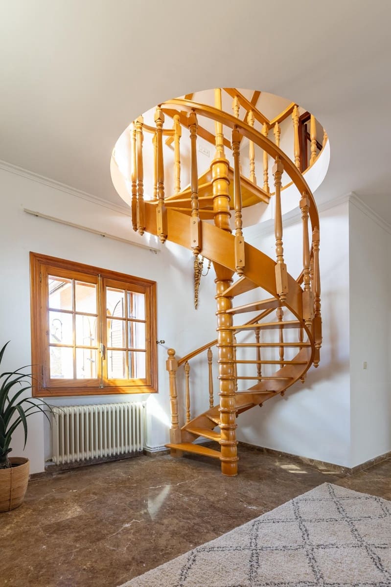 7 soverom Villa til salgs i Requena med svømmebasseng garasje - € 525 000 (Ref: 9519260)