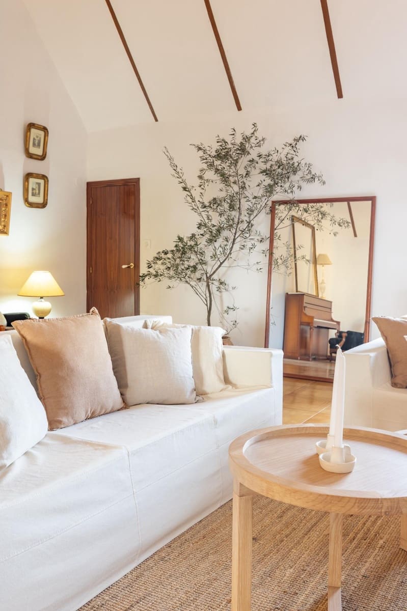 7 soverom Villa til salgs i Requena med svømmebasseng garasje - € 525 000 (Ref: 9519260)