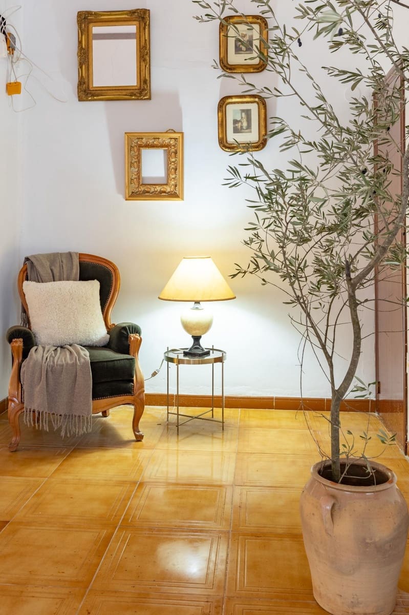 7 soverom Villa til salgs i Requena med svømmebasseng garasje - € 525 000 (Ref: 9519260)