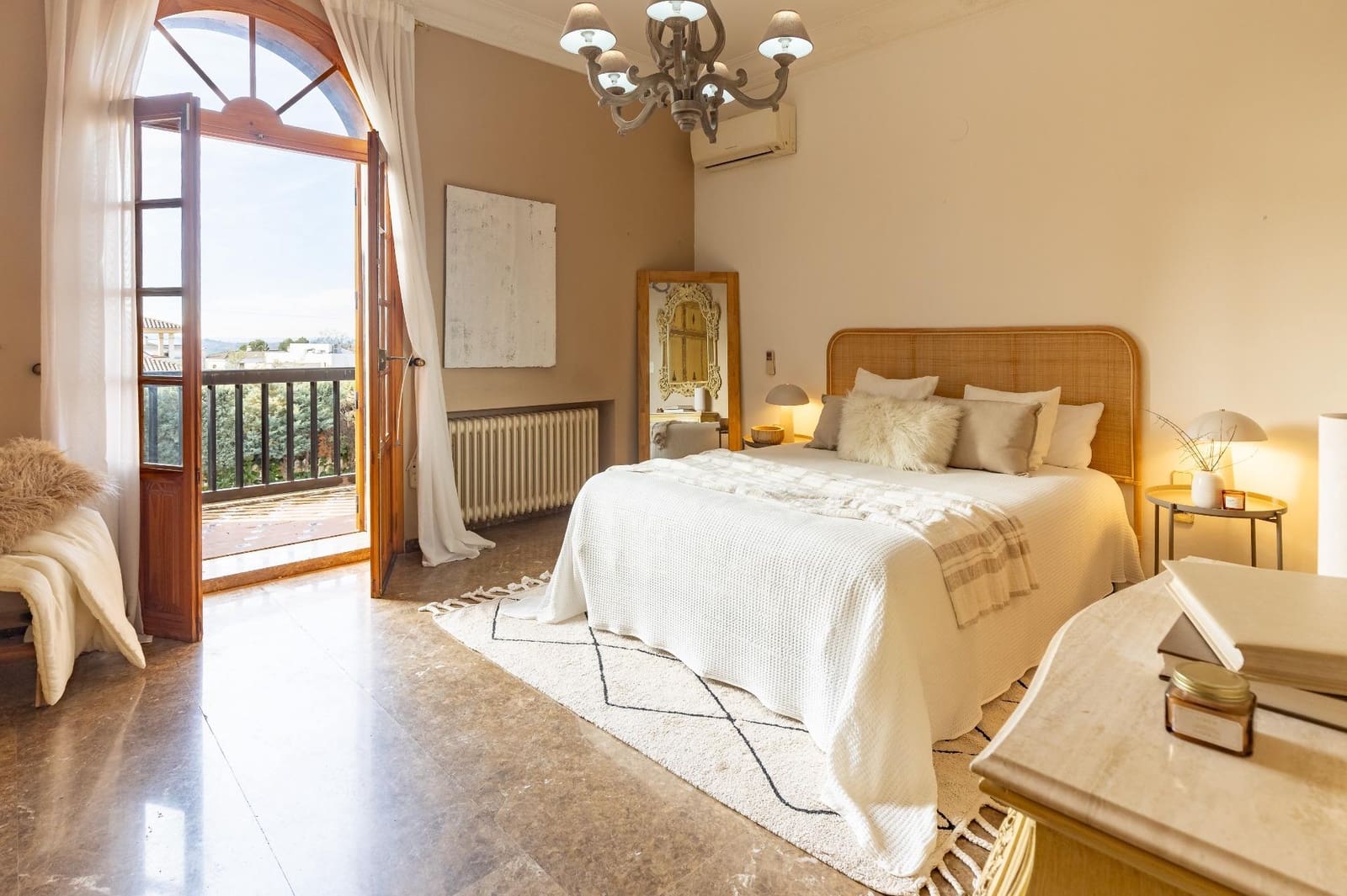 7 soverom Villa til salgs i Requena med svømmebasseng garasje - € 525 000 (Ref: 9519260)