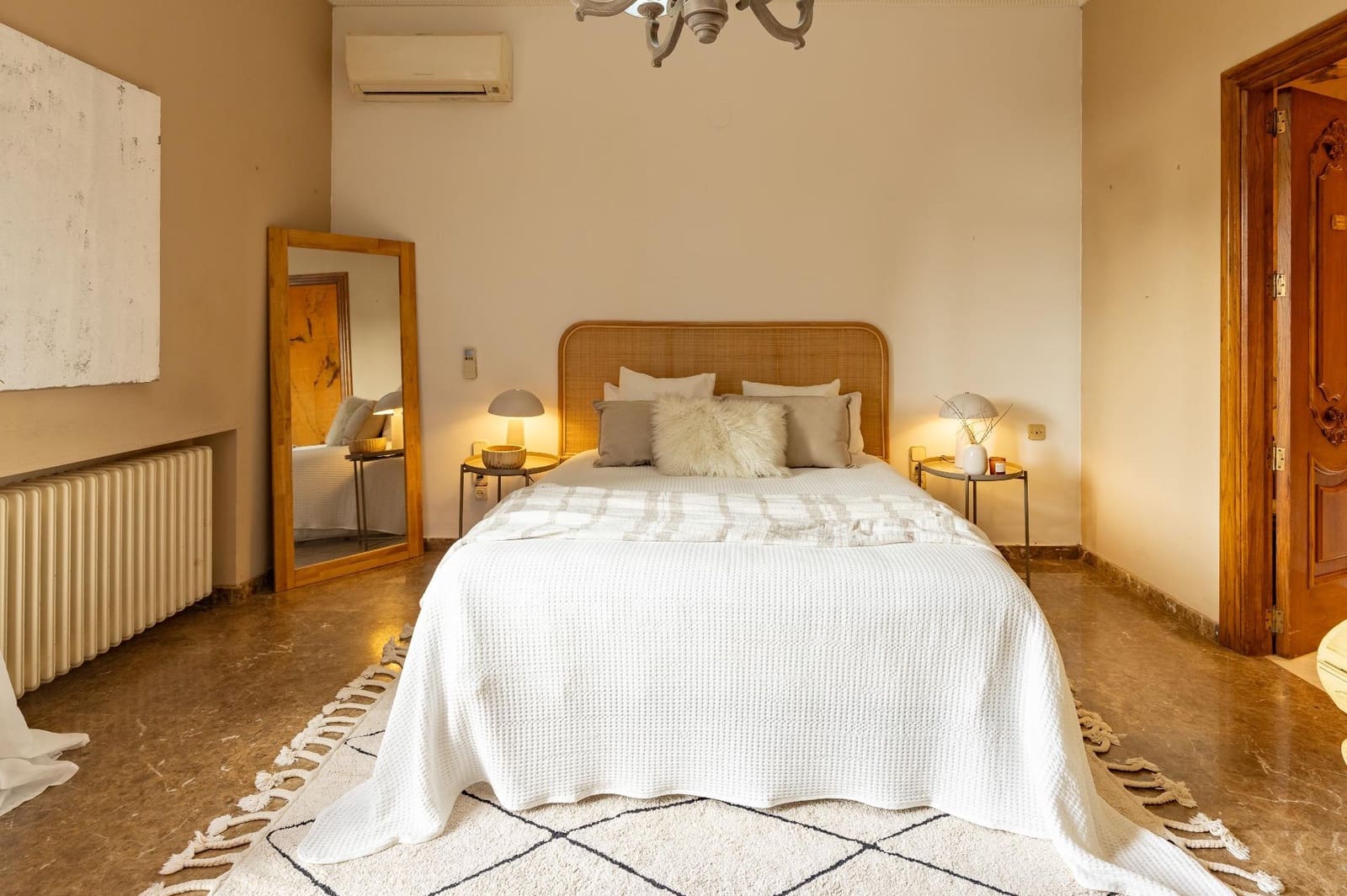 7 soverom Villa til salgs i Requena med svømmebasseng garasje - € 525 000 (Ref: 9519260)