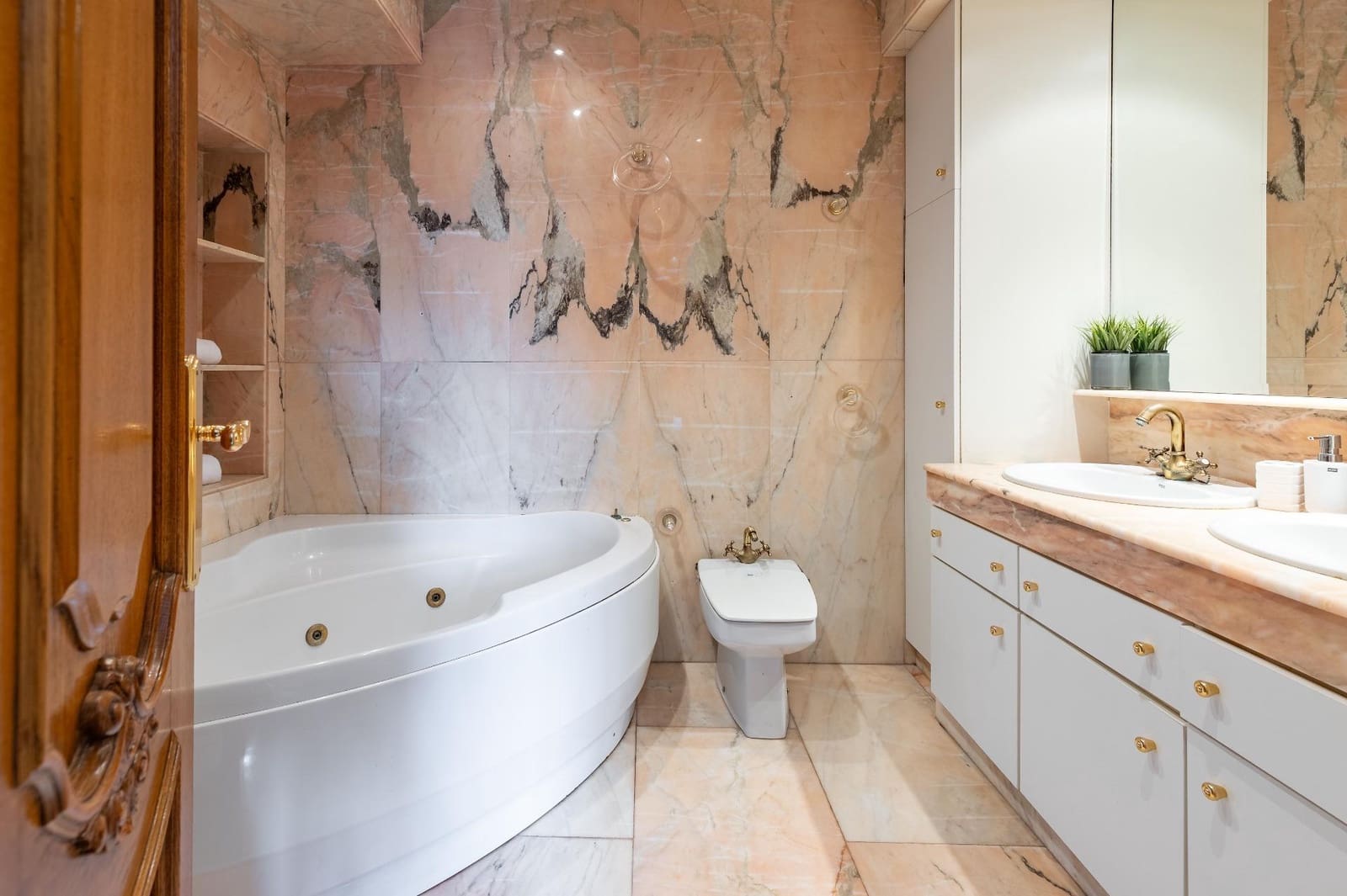 7 soverom Villa til salgs i Requena med svømmebasseng garasje - € 525 000 (Ref: 9519260)