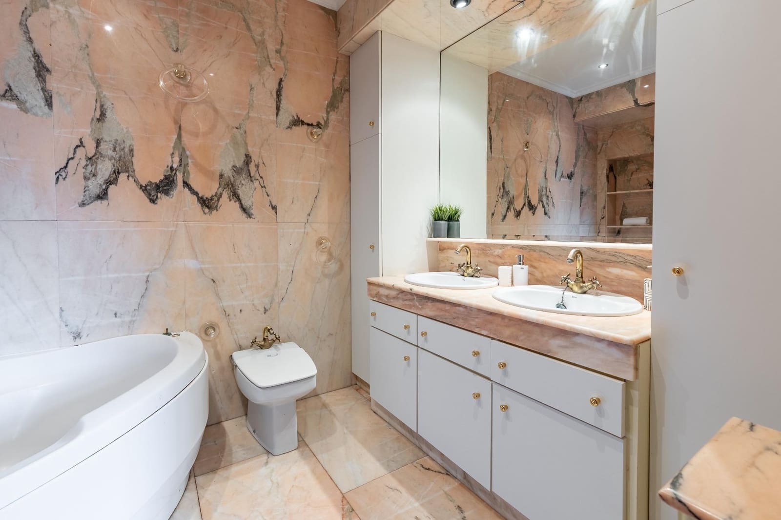 7 soverom Villa til salgs i Requena med svømmebasseng garasje - € 525 000 (Ref: 9519260)