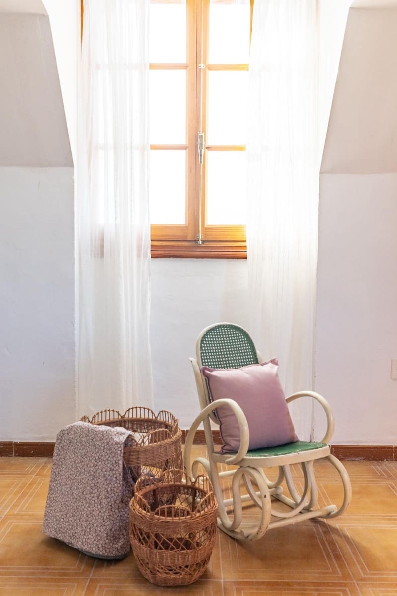 7 soverom Villa til salgs i Requena med svømmebasseng garasje - € 525 000 (Ref: 9519260)