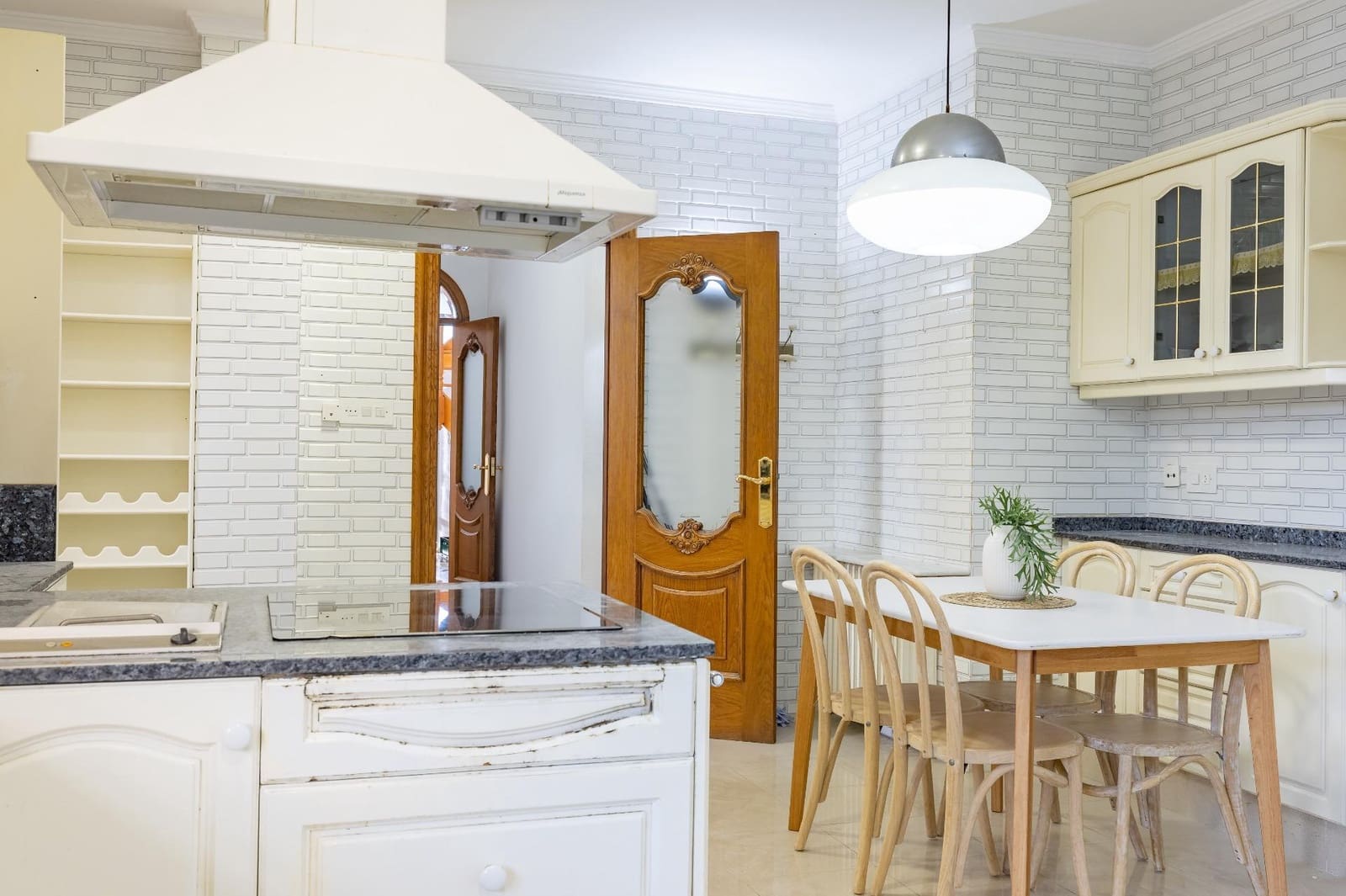 7 soverom Villa til salgs i Requena med svømmebasseng garasje - € 525 000 (Ref: 9519260)