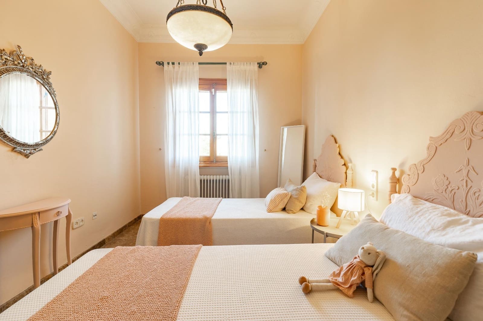 7 soverom Villa til salgs i Requena med svømmebasseng garasje - € 525 000 (Ref: 9519260)