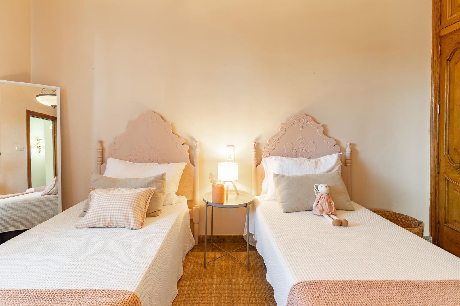 7 soverom Villa til salgs i Requena med svømmebasseng garasje - € 525 000 (Ref: 9519260)