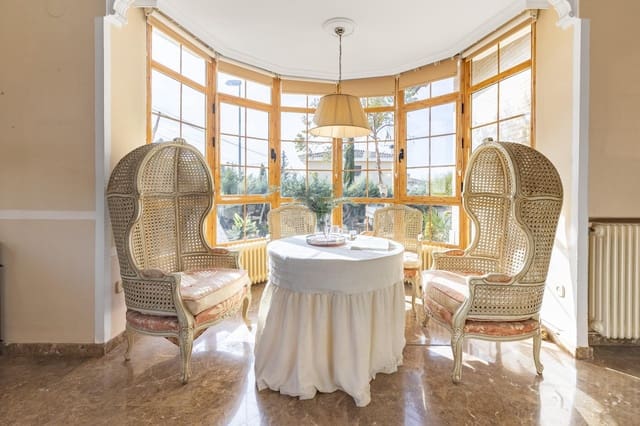 7 soverom Villa til salgs i Requena med svømmebasseng garasje - € 525 000 (Ref: 9519260)