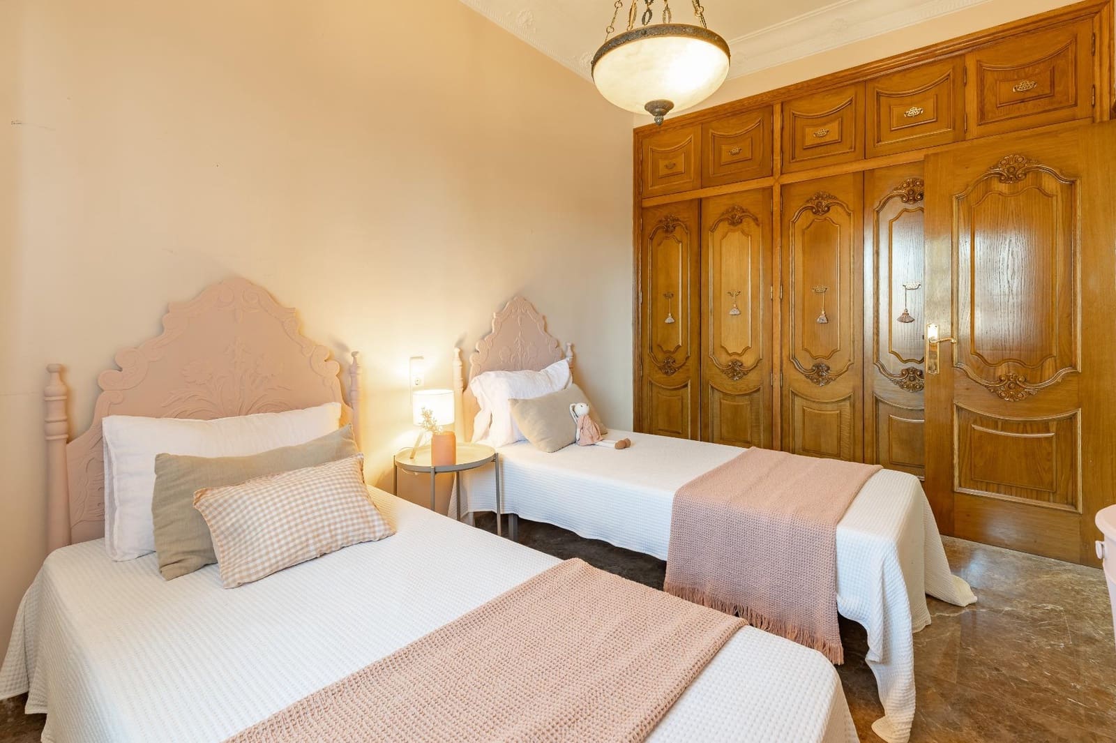 7 soverom Villa til salgs i Requena med svømmebasseng garasje - € 525 000 (Ref: 9519260)