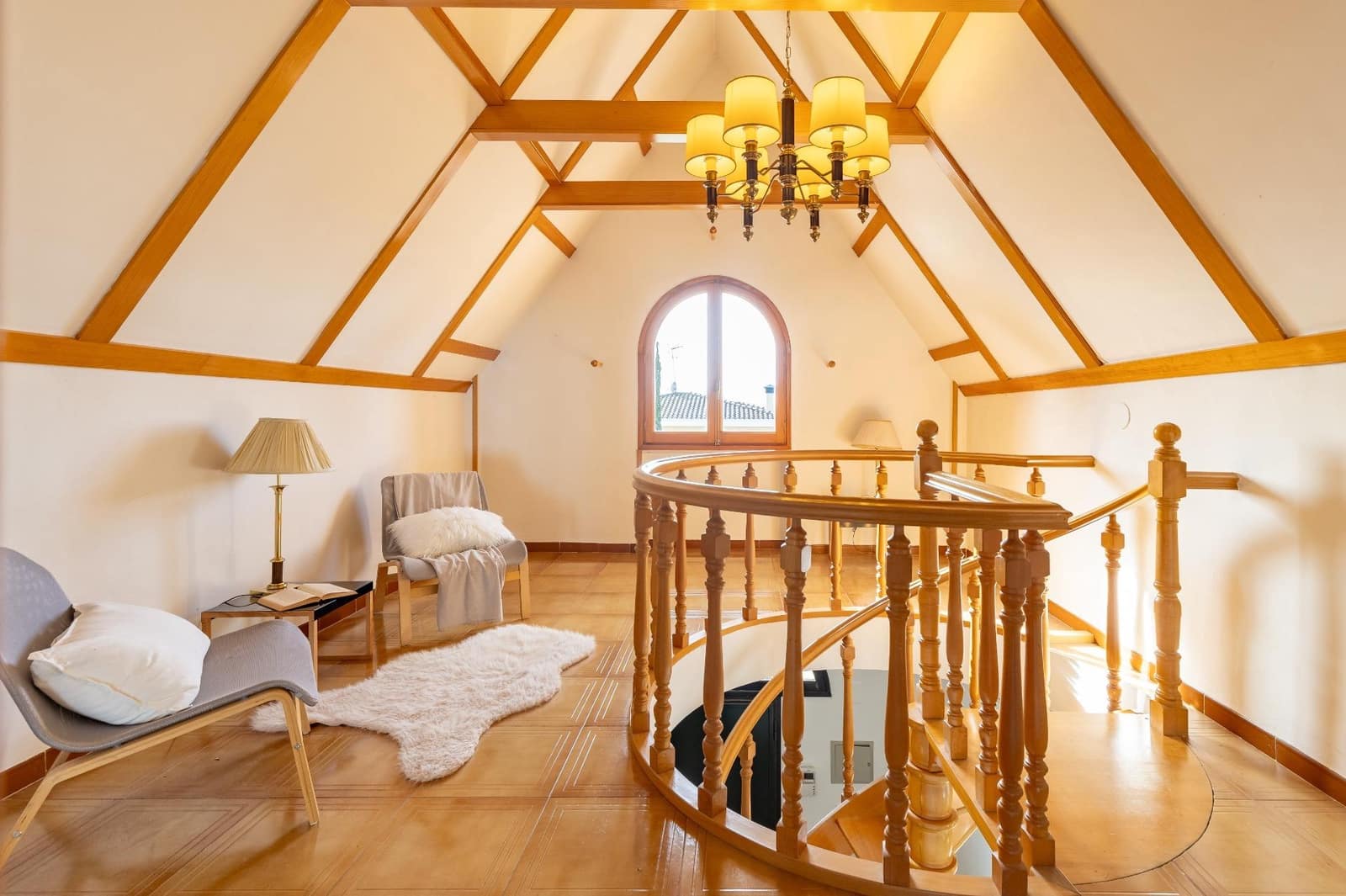 7 soverom Villa til salgs i Requena med svømmebasseng garasje - € 525 000 (Ref: 9519260)